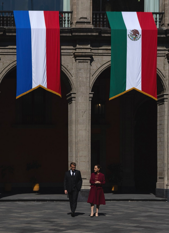 Imagen de Y Emmanuel Macrón le da las gracias a la presidenta Claudia Sheinbaum por su calida bienvenida en México. México es un país amigo y un socio estratégico de Francia. 61 años después de la visita del General De Gaulle, continuamos escribiendo un nuevo capítulo de nuestra larga y rica historia común.